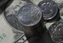 Фото - Аналитик объяснил стойкость курса доллара к рублю
